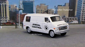 Dodge Animal Control Van Town County 1971-1978 ASPCA escala 1/64 Real Riders G - Imagen 1 de 9