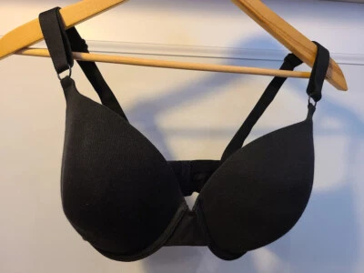 Juego de 2 sujetadores Fruit of the Loom. Color negro y nude. Talla 34DD. Foto 1 de 4