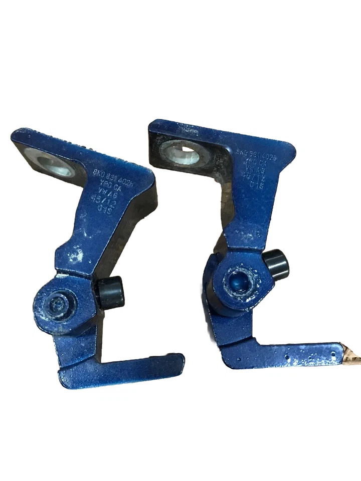 11-18 VW Jetta MK6 Sedan - Genuine - 8K0 831 402 H / 402 G RH Door Hinges - Image 1 of 1