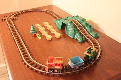 Lincoln Logs Train SET Add-On 3 Train Cars 2 Overpass Supports  Tunnel Bridge - Image 1 of 4