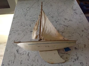 Vintage wooden pond yacht for restoration - Picture 1 of 1