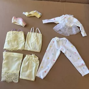 Barbie Puppe Konvolut handgefertigte Schlafanzüge, Dessous und zwei BHs - Bild 1 von 8