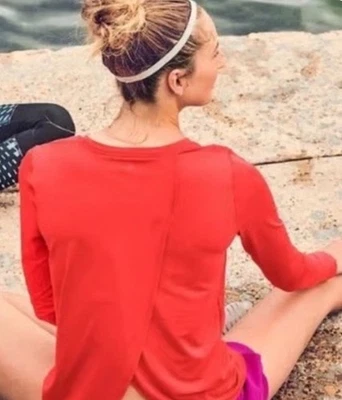 Athleta | M | Top de entrenamiento activo manga larga espalda tulipán coral Sunlover UPF Foto 1 de 4