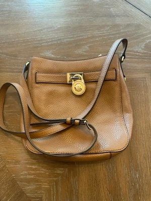 Michael Kors Leather Hamilton traveler Crossbody Bag New - Image 1 of 4