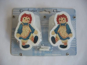NOS NIP Raggedy Ann Comforter Clips Nursery Wall Decor Hanging Mounts Vintage - Picture 1 of 4
