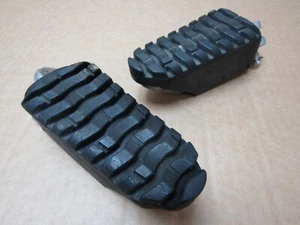 Triumph Tiger 800 2011 pillion foot pegs pair (14638) - Picture 1 of 7
