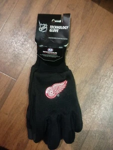 NHL Detroit Redwings Glove McArthur Towel And Sports Technology - Picture 1 of 6