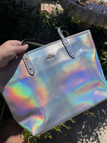 Coach Ologramma argento irridescente nuovo con etichette F37596