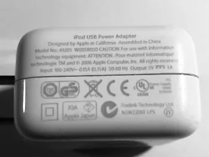 Apple A1205 USB Power Adapter for iPod, iPad & iPhone White - Picture 1 of 3