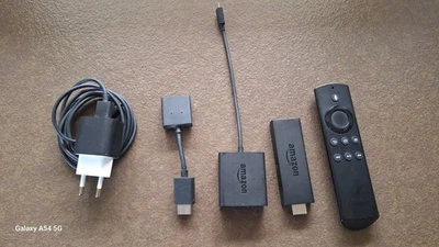 Amazon Fire TV Stick 4k + Fernbedienung + Kabel und Adapter - Bild 1 von 2
