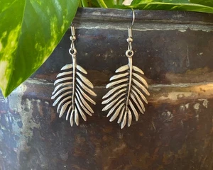 Blattzweig Ohrringe antik versilbert um 302 - Bild 1 von 2