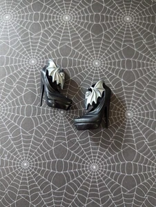 Monster High Skullector Elvira Puppe nur Heels gebraucht Mattel 2025 - Bild 1 von 1