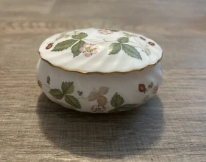 Wedgwood Wild Strawberry Bone China Trinket Dish w/ Lid - Picture 1 of 6