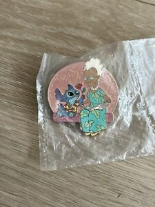 DS Stitch and Elderly Woman - Snow Globe Disney pin 