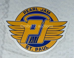 PEARL JAM - 31 de agosto St Paul MN N1 2023 - PEGATINA WHA Saints - Eddie Vedder - Imagen 1 de 1