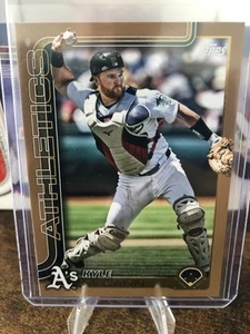 2025 Topps Series 2 - KYLE MCCANN #555 GOLD PARALLEL 1420/2025 ATHLETICS - Picture 1 of 2