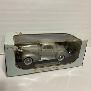 Vtg Signature Models Diecast & Toy, 1936 Silver Pontiac Deluxe 1:18 Original Box - Picture 1 of 8