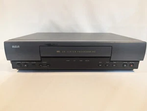 RCA VR327A VHS VCR Video Player / Recorder - FOR PARTS ONLY - Imagen 1 de 7