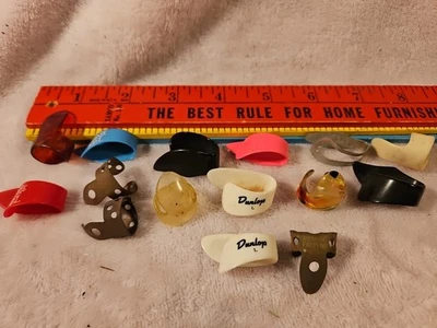 Lote de 12 selecciones de dedo de guitarra - Dunlop, Ernie Ball Old Ised Estate Find  Foto 1 de 4