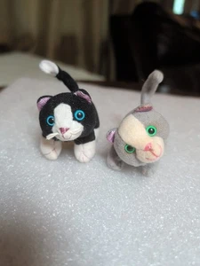 Lotto 2 giocattoli vintage 1995 berretto piccolo cartellino lungo peluche gattino gatto nero e grigio - Foto 1 di 14