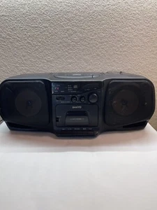 Sanyo MCD-Z1 Portable AM/FM Radio StereoCD Player Cassette Recorder Boombox Read - Picture 1 of 18