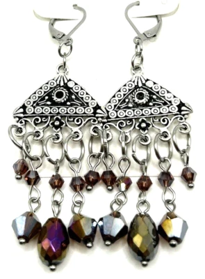 Brincos pendurados de lustre triângulo com miçangas de vidro marrom conhaque Aurora Borealis - Imagem 1 de 4