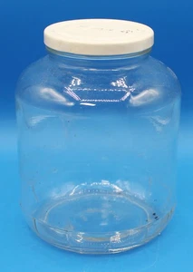 VINTAGE AHK ANCHOR HOCKING MEDIUM SIZED GLASS JAR WITH METAL LID - Picture 1 of 3