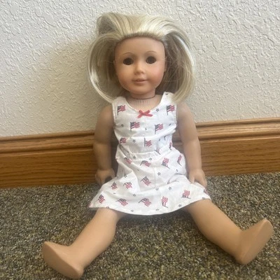 Boneca American Girl Kailey Hopkins com vestido EUA menina do ano 2003 corte de cabelo  - Imagem 1 de 4