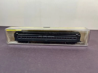 Model Power N Scale NEW YORK CENTRAL COACH Train 8616 Locomotive 3042 - Image 1 of 4