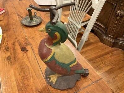 ASPERSOR ORIGINAL ANTIGUO DE PATO DE MADERA DE HIERRO FUNDIDO NUYDEA Foto 1 de 4