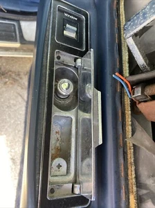 1991 Cadillac Seville Both rear doors power window switch /ashtray and lighter - Picture 1 of 13