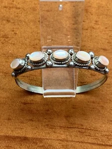 Pulsera de plata esterlina de colección de nativos americanos con incrustación de carcasa rosa - Imagen 1 de 10