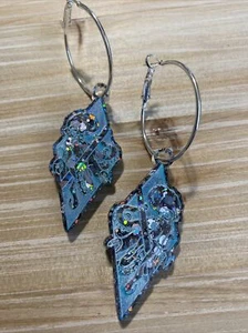 Pendientes de resina hechos a mano azul, blanco, pulpo colgando brillantes - Imagen 1 de 6