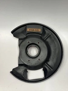 Schutzblech Staubblech für Mercedes R107 Bremsscheibe vo.rechts Bremsstaubblech  - Bild 1 von 2