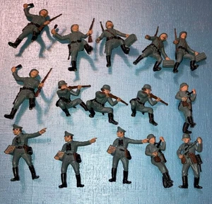 15 Vintage Britains Deetail 1971 WW2 German Infantry Soldiers England 75mm - Picture 1 of 7