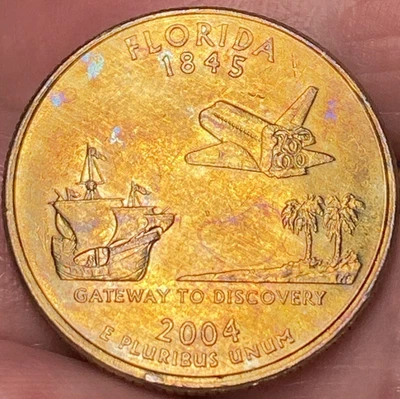 2004-D Florida State Quarter Beautiful Lustrous Gold/Rainbow Toned Coin   #22 - Image 1 of 4