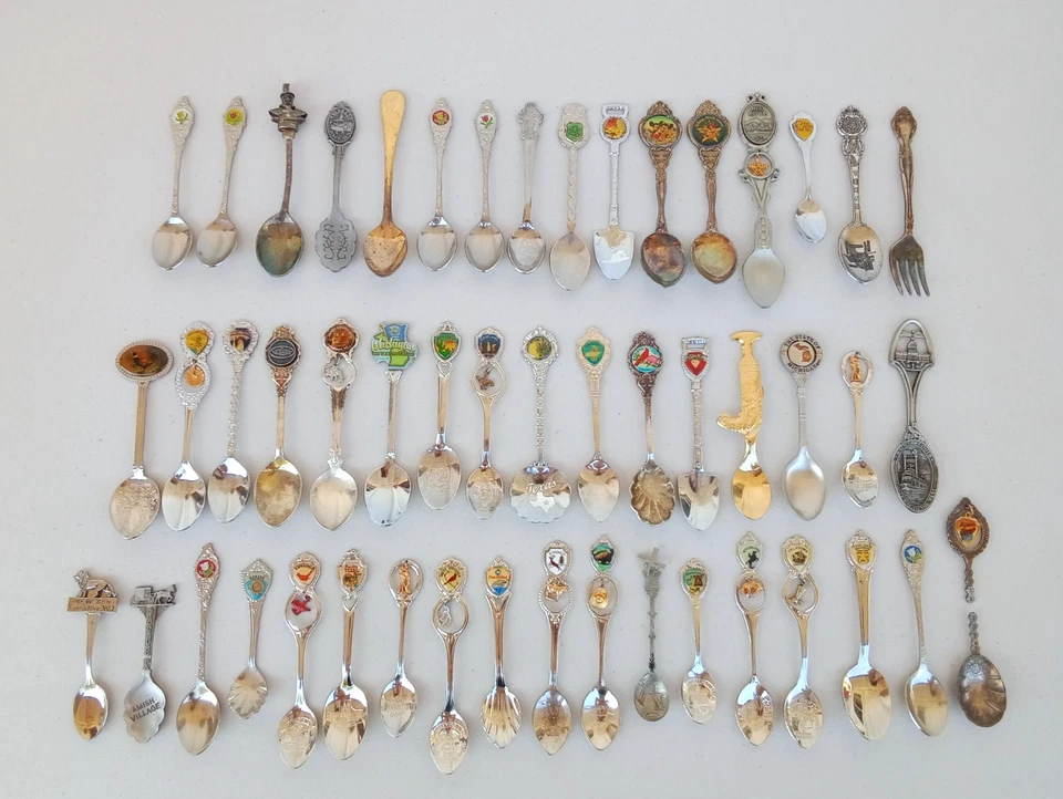 Cucharas decorativas vintage --Recuerdos de vacaciones + Estados/ciudades + dijes y más-- Foto 1 de 4