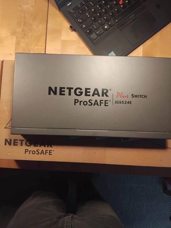 NETGEAR JGS524Ev2 24-Port Gigabit Smart Managed Plus Switch (JGS524E-200EUS) - Bild 1 von 3