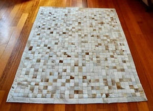 Soft Caramel & Beige Tones - A Beautiful 1.5 x 2.0 metre Patchwork Cowhide Rug - Picture 1 of 8