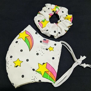Handmade face mask and scrunchie set, with one mask and one scrunchie. - Picture 1 of 7