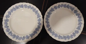 2 WEDGWOOD ETRURIA QUEENSWARE LAVENDER ON CREAM SHELL EDGE SALAD PLATES 8 1/4" - Picture 1 of 3