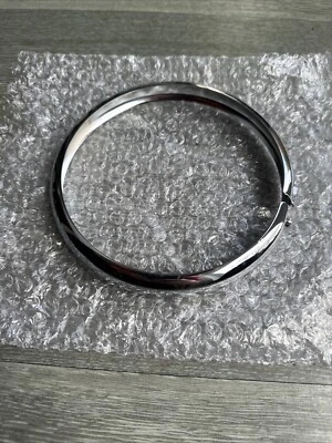 Triumph Bonneville Bobber Head Light Cromo Trim, 2017-22, P.N. T2700560 Foto 1 de 4