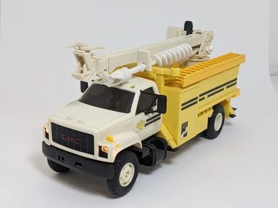 Caminhão utilitário DG Productions GMC com escavadeira - Wiscosin Power & Light - Iluminado - Imagem 1 de 4