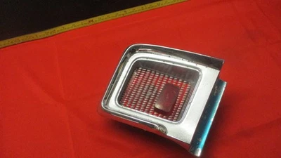 Oldsmobile Cutlass 1967 luz trasera lado derecho Foto 1 de 4