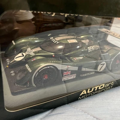 Modellino auto AUTOart Bentley Speed 8 1/18 verde pressofuso nuovo sigillato - Immagine 1 di 4