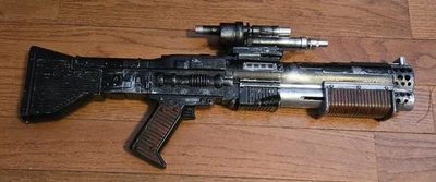 Blaster Nerf Chewbacca pintado y desgastado de Solo Foto 1 de 4