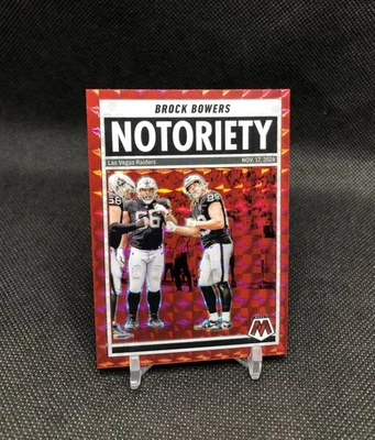 Mosaico Brock Bowers 2025 “NOTORIETY” MOSAICO ROJO PRIZM SSP No. 10 AGUJEROS NEGROS 🕳️ Foto 1 de 4