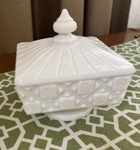 White Milk Glass Lidded Candy Dish Westmoreland Square Storage Sunburst Design - Picture 1 of 6