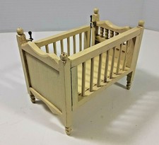 cunas madera muñecas