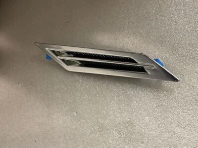 Cadillac CTS 2008-2010 pasajero derecho cromo guardabarros ventilación persiana nuevo fabricante de equipos originales  Foto 1 de 3